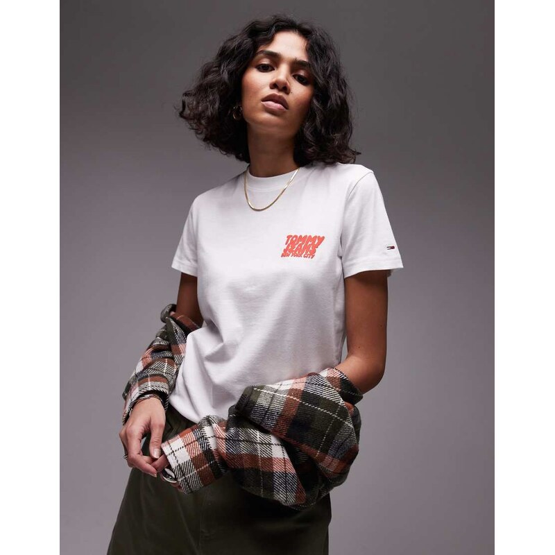 Tommy Jeans bubble logo t-shirt in white 106157337