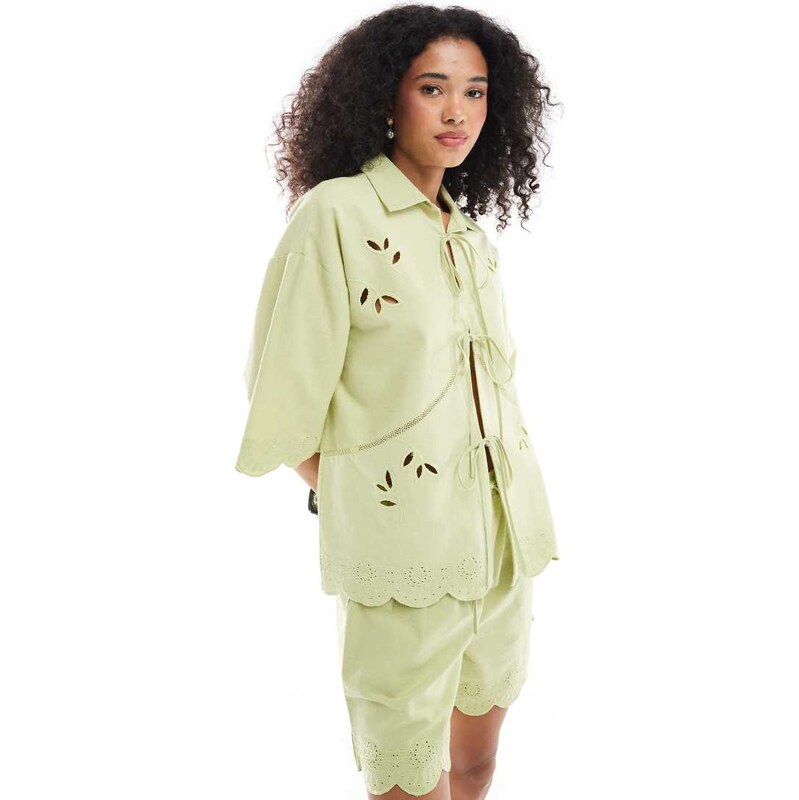 Native Youth scallop edge linen shorts in sage green 106553655