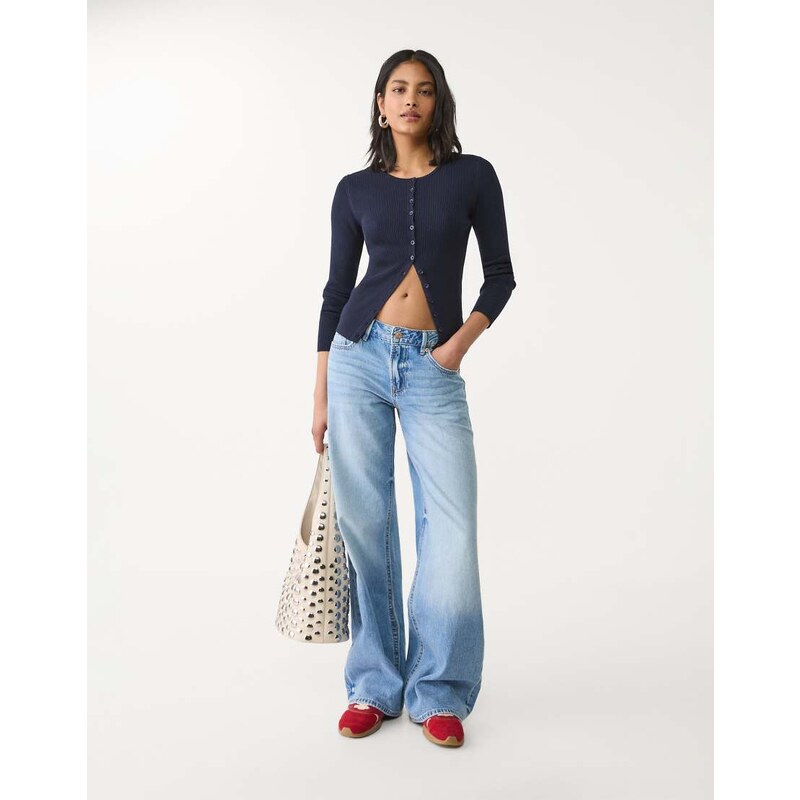 Stradivarius D91 low wide leg jeans in light blue 106717642