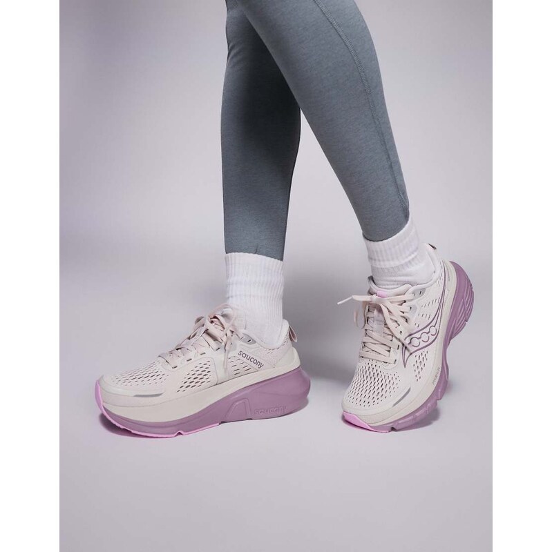 Saucony Guide 18 max cushioning running trainers in moon and quail 106253240