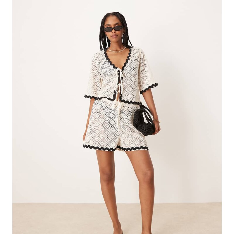 Aray crochet beach short co-ord with contrast trim in white