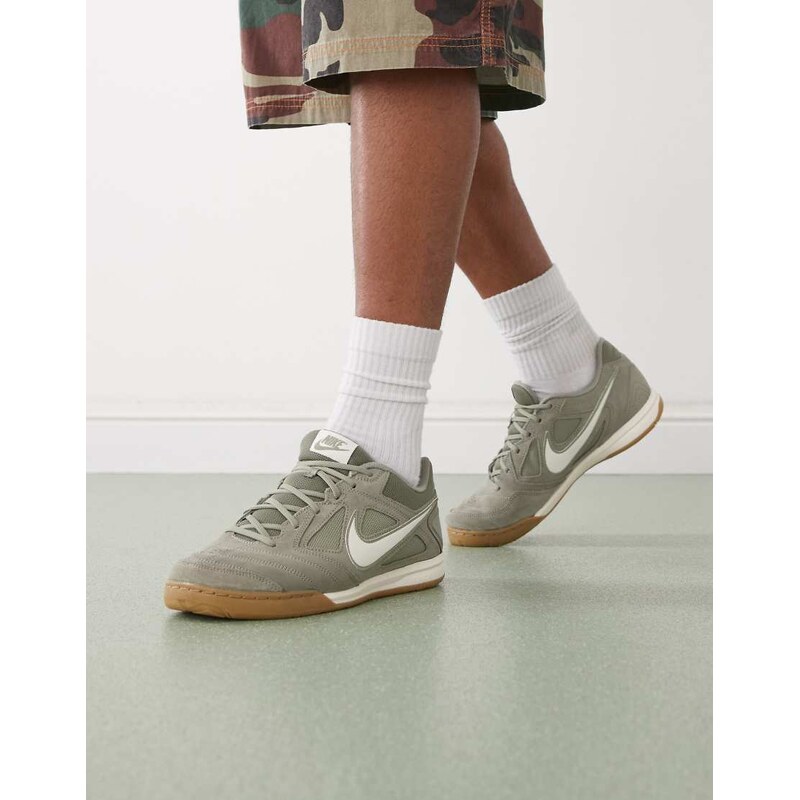 Nike Gato trainers in khaki-Green