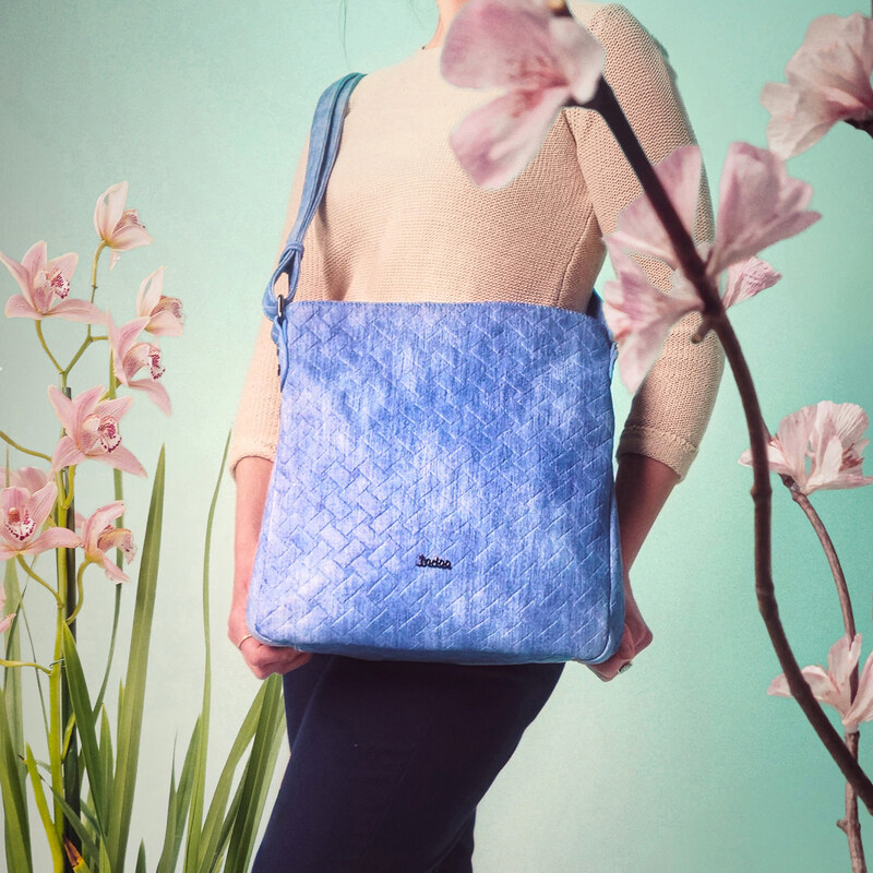Kabelka ze syntetické kůže crossbody Indee modrá 6333 M 106555066