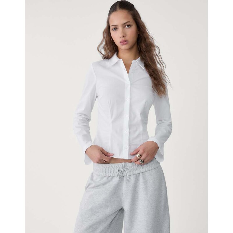 Stradivarius fitted shirt in white 106603861