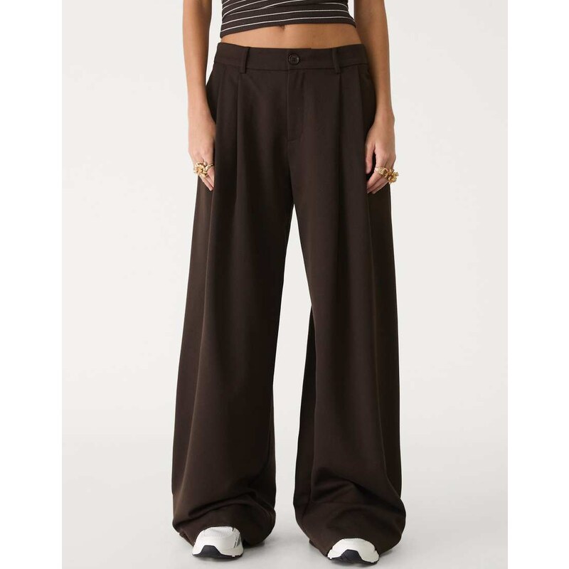 Stradivarius wide leg smart trousers with darts in brown 107226179