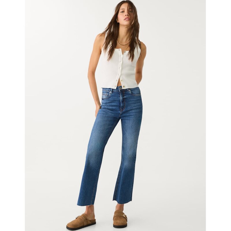 Stradivarius D78 cropped flared jeans in medium blue 107289072