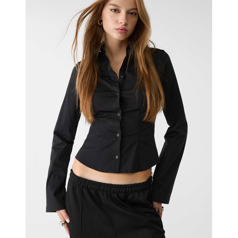 Stradivarius fitted shirt with sleeves in black 106614010