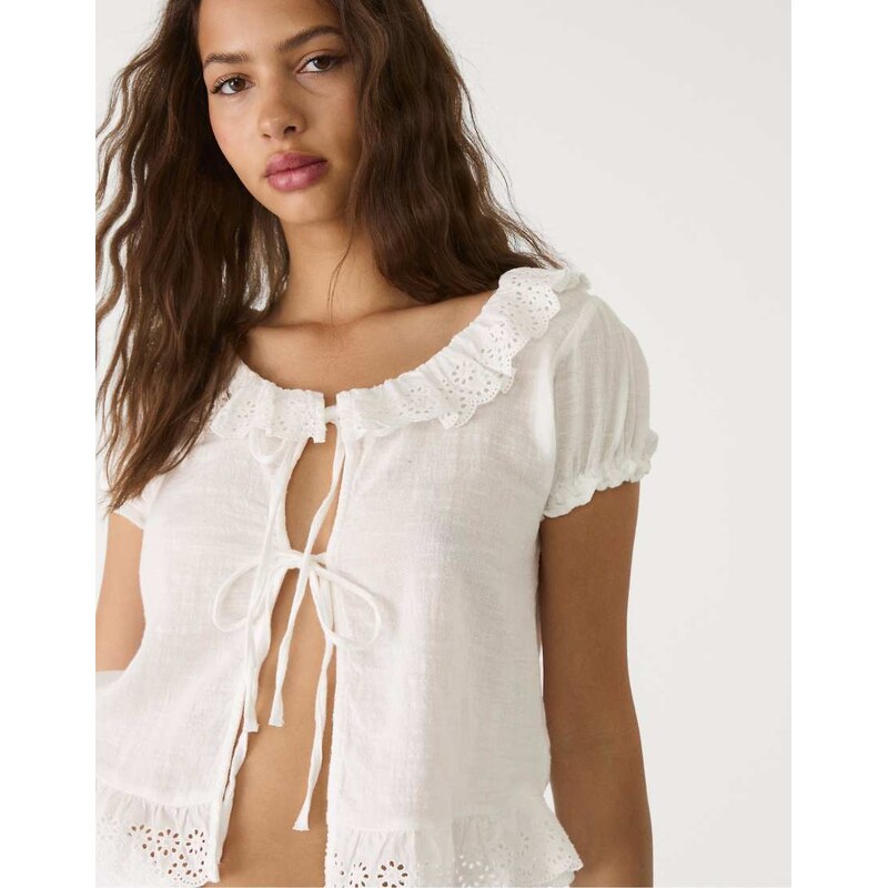 Stradivarius short sleeve shirt with ruffles in white 108228959