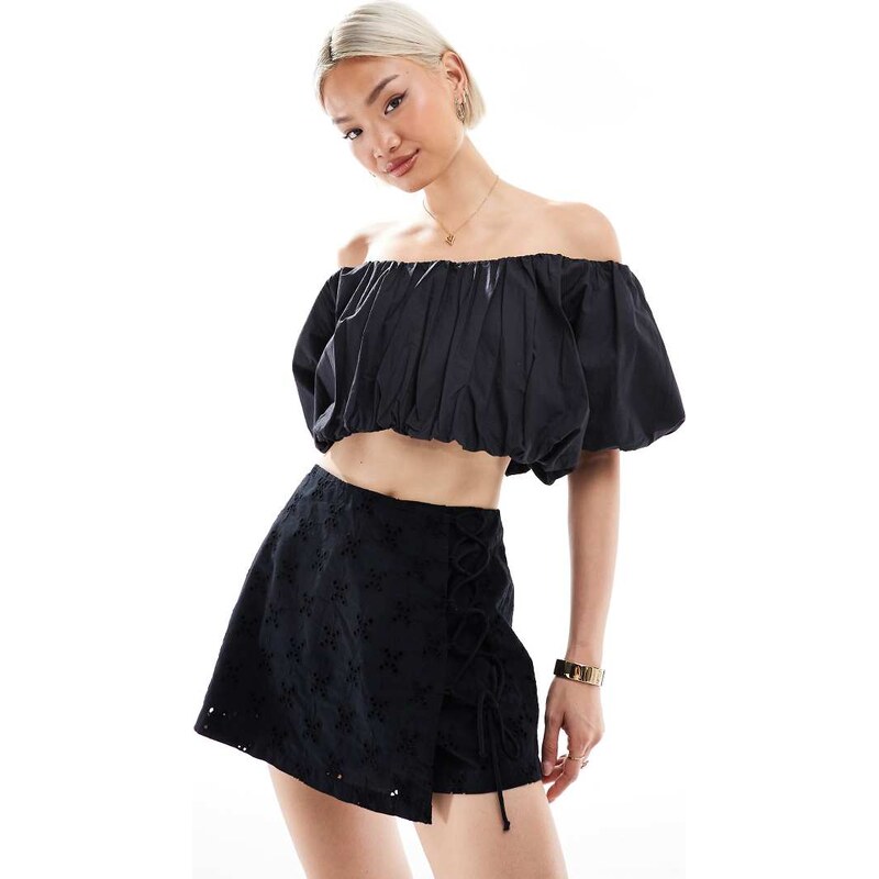 New Look embroidered tie side mini skort in black