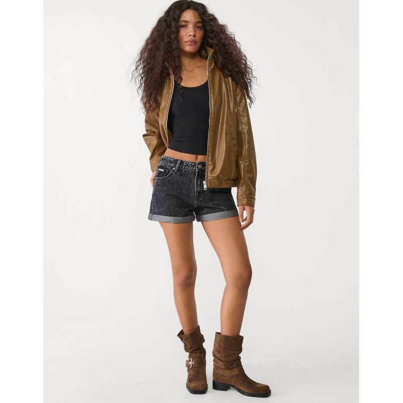 Stradivarius D83 mom shorts in washed black-Grey