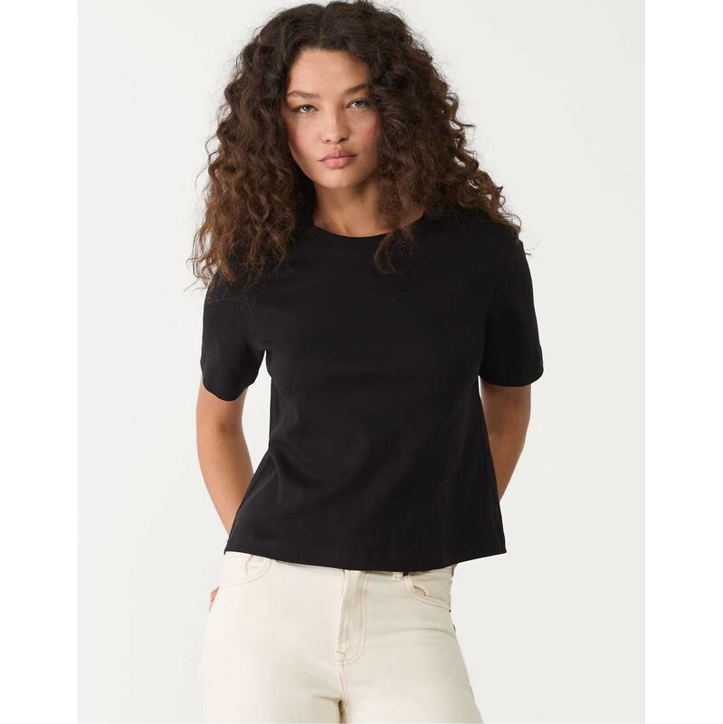 Stradivarius heavyweight regular fit t-shirt in black 109615171