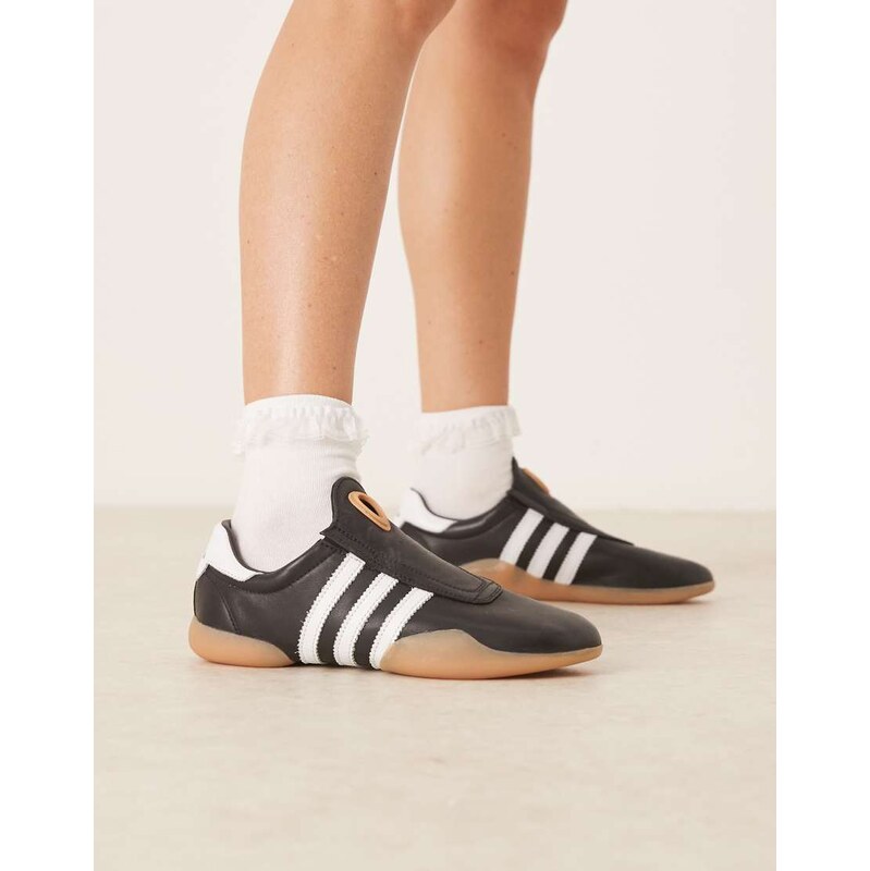 adidas Originals Taekwondo Mei trainers in black and white 107981228