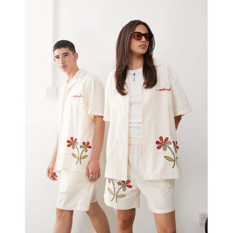Reclaimed Vintage unisex short sleeve shirt with logo and flower print 106914016