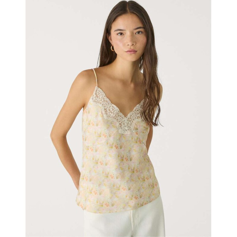 Stradivarius lace top in gold-Yellow 106842655