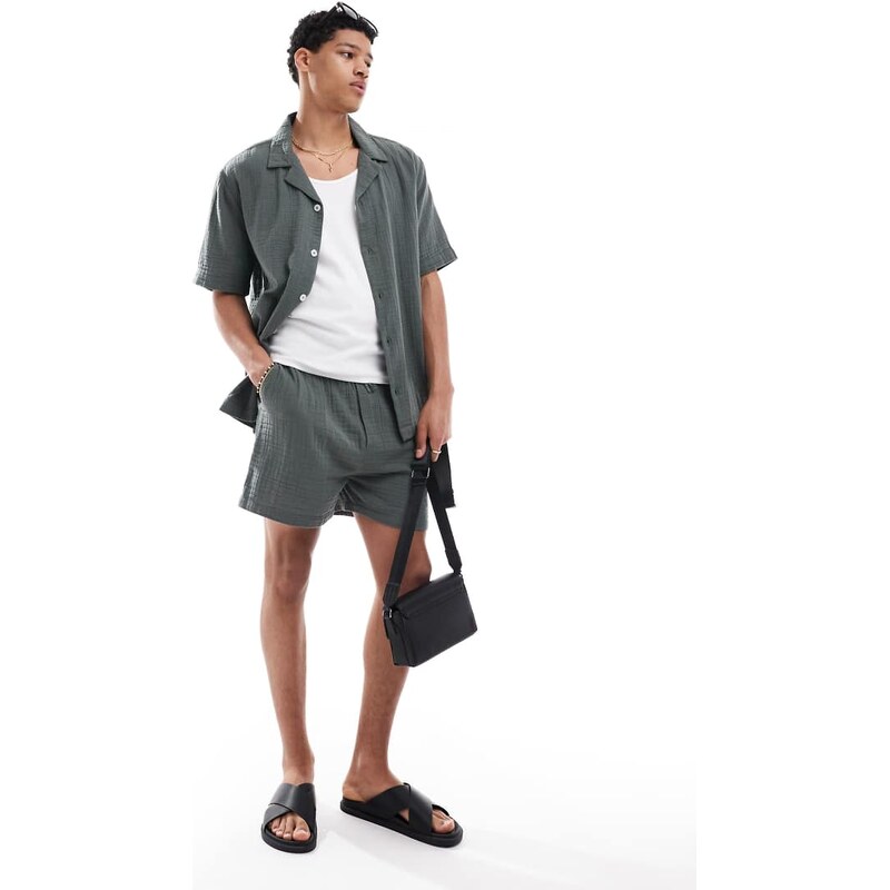 Goldsboro resort short in khaki-Green