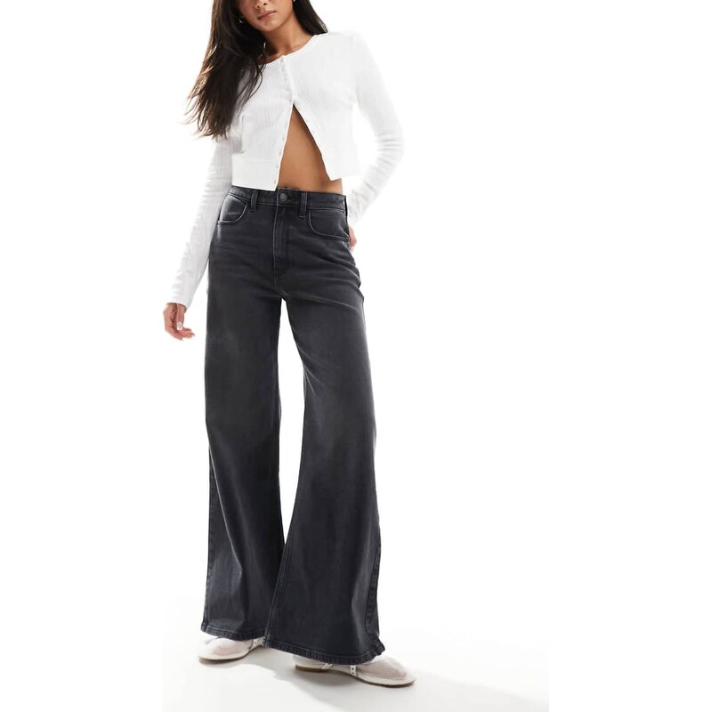 Hollister ultra high rise wide leg jean in washed black 107044043