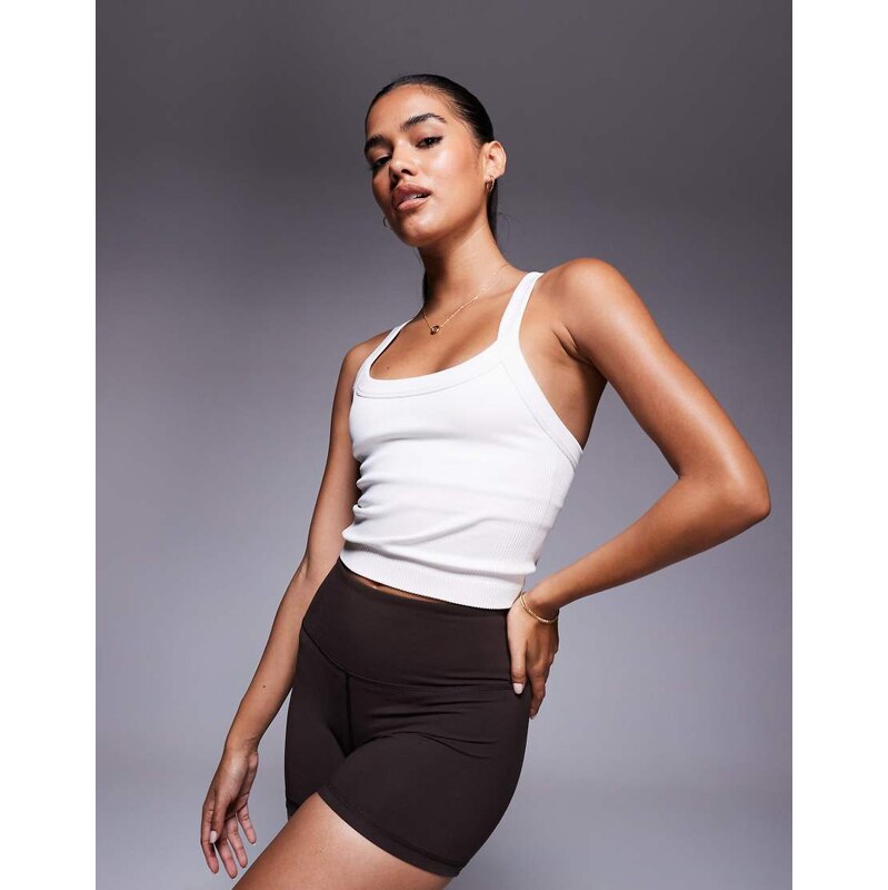 4505 seamless sculpting vest with inner bra in parchment-White