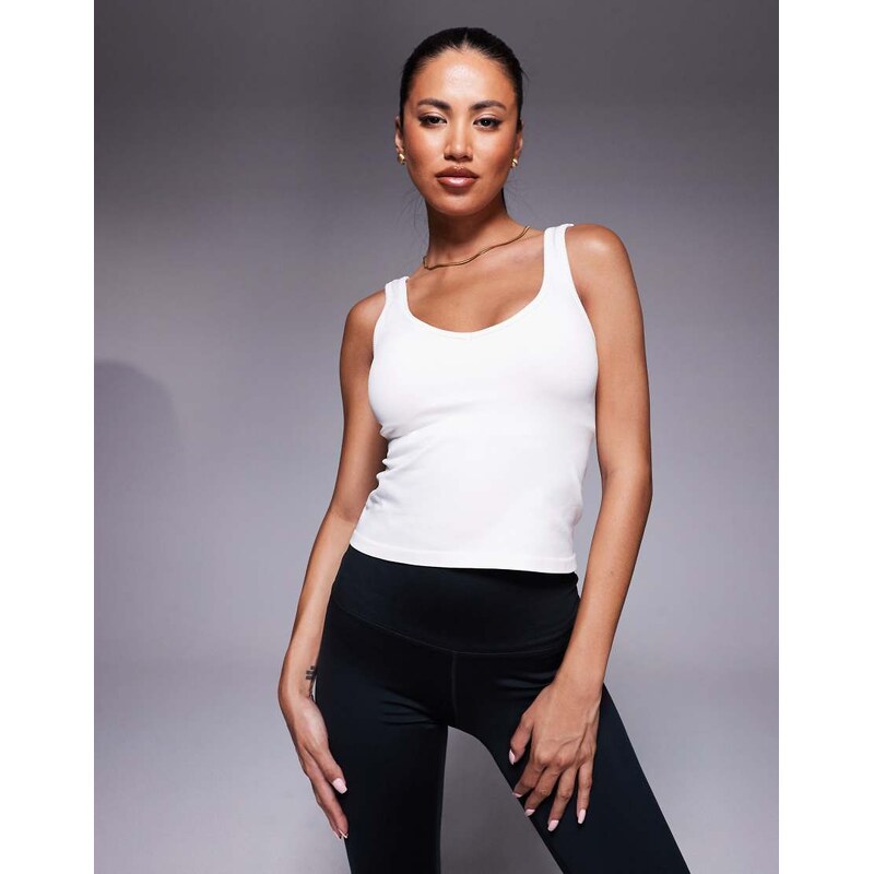 4505 smooth seamless V neck vest with inner bra in parchment