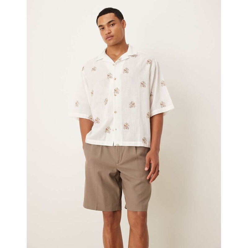 Mango cotton blend pleat detail short in brown