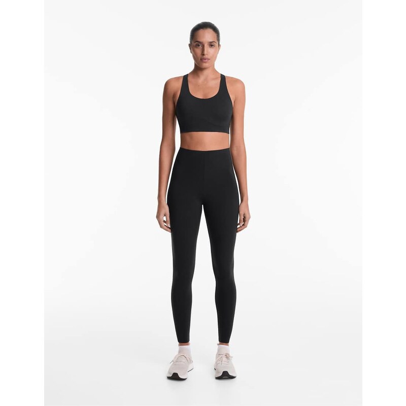 OYSHO Compressive raise up ankle-length leggings in black