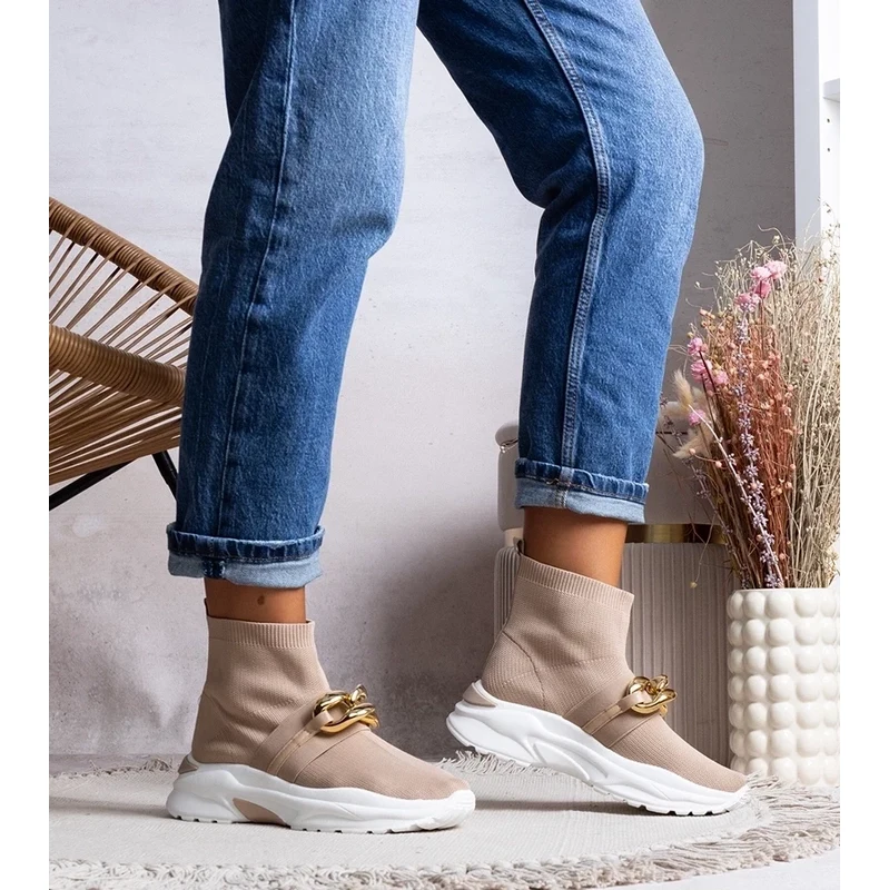 Gemre Brown sneakers with Taryn chain