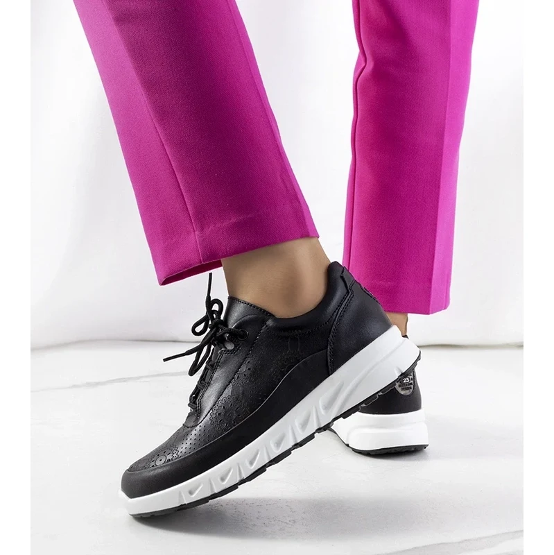 D/CEO White trainers Justar
