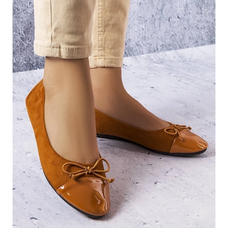 Gemre Brown ballet flats with a patent toe Simard 106990172