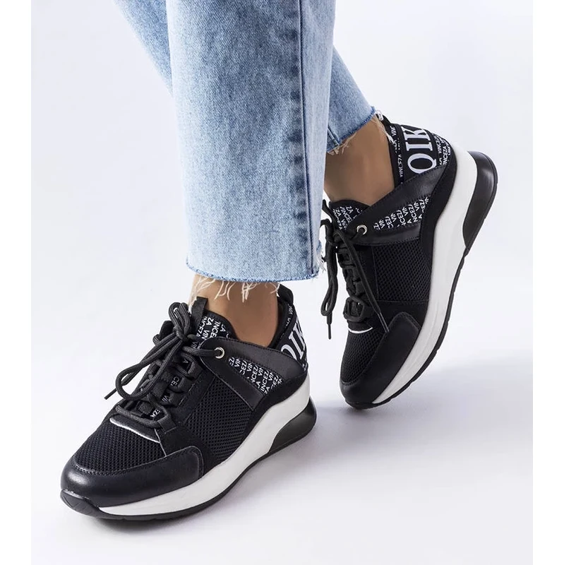 Gemre Black and white Vinceza sneakers