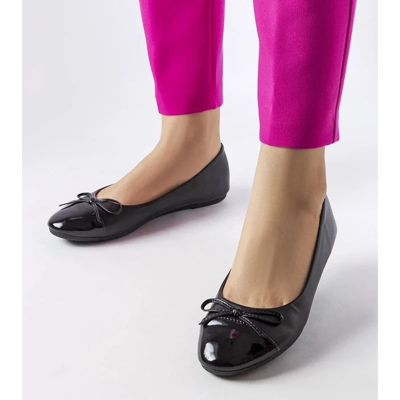 Gemre Black ballet flats with patent toe Despins 106990332