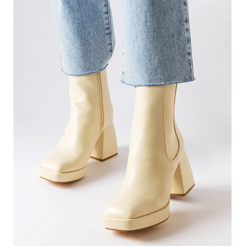 Gemre Beige ankle boots with a chunky heel Watson 106990384