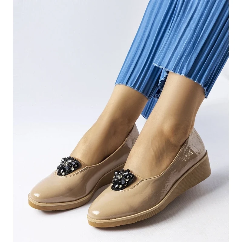 Gemre Beige patent ballerinas with decoration Mellori 106990391