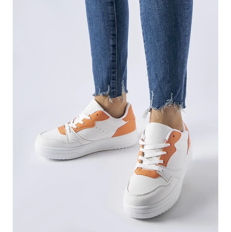 Gemre White shoes with orange accent Fournie