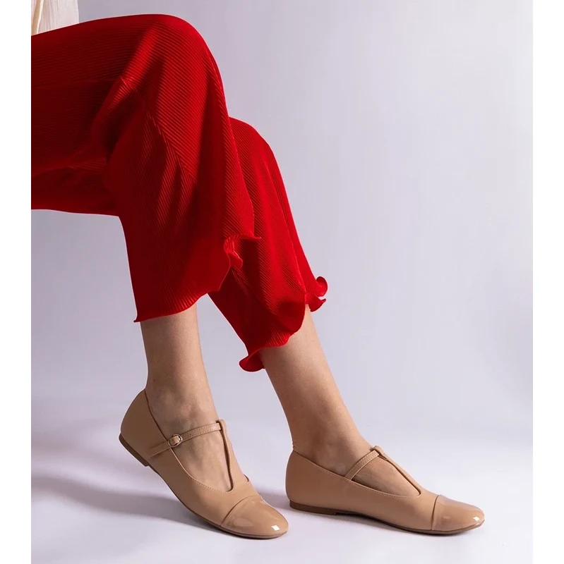 Gemre Beige ballet flats with a patent toe Gloriana 106990820