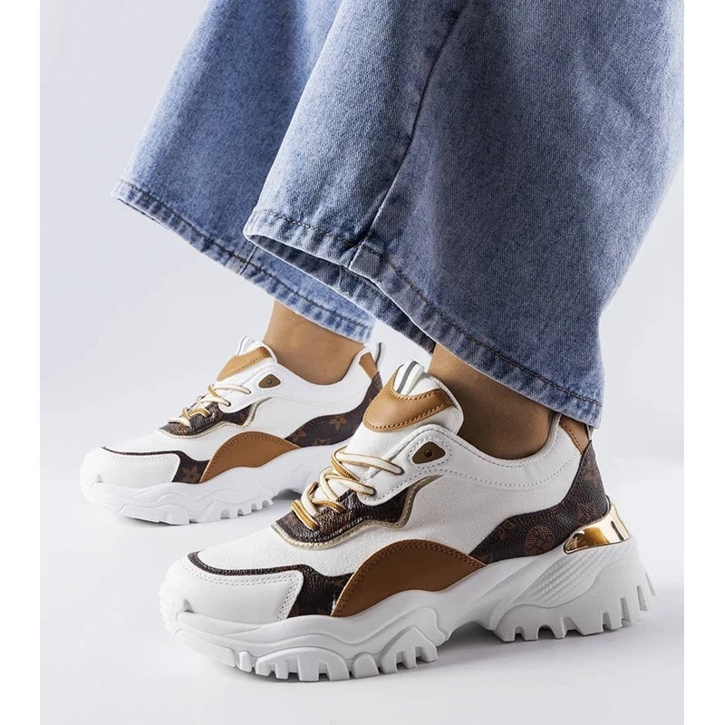 Gemre White sneakers on an irregular sole Alta