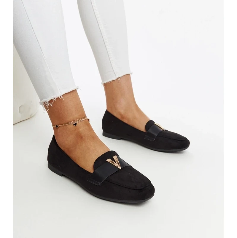 Gemre Black loafers with Namal decoration