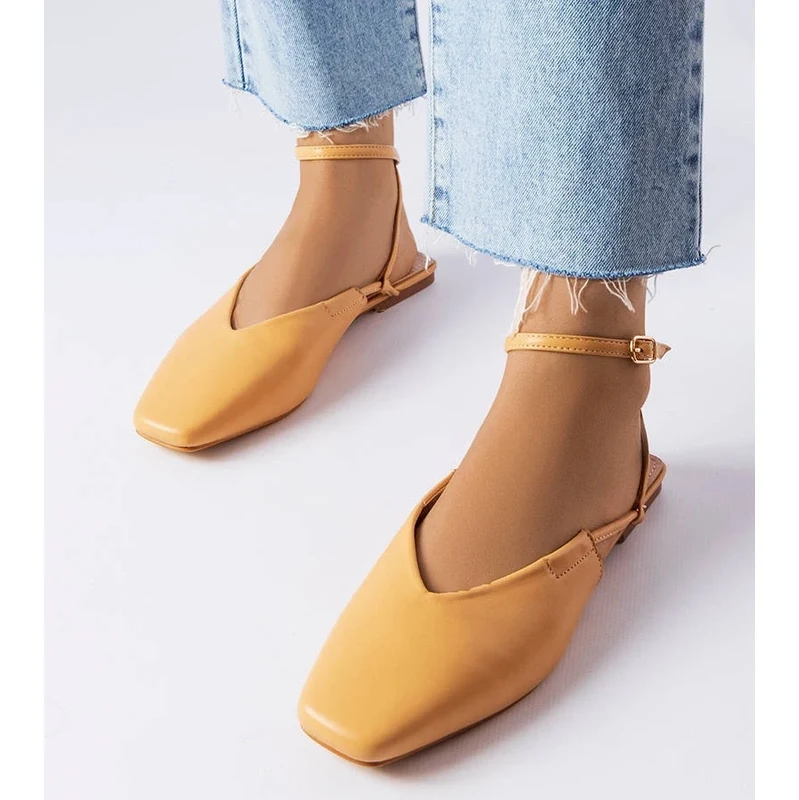 Gemre Beige closed-toe sandals Jehovah 106992381