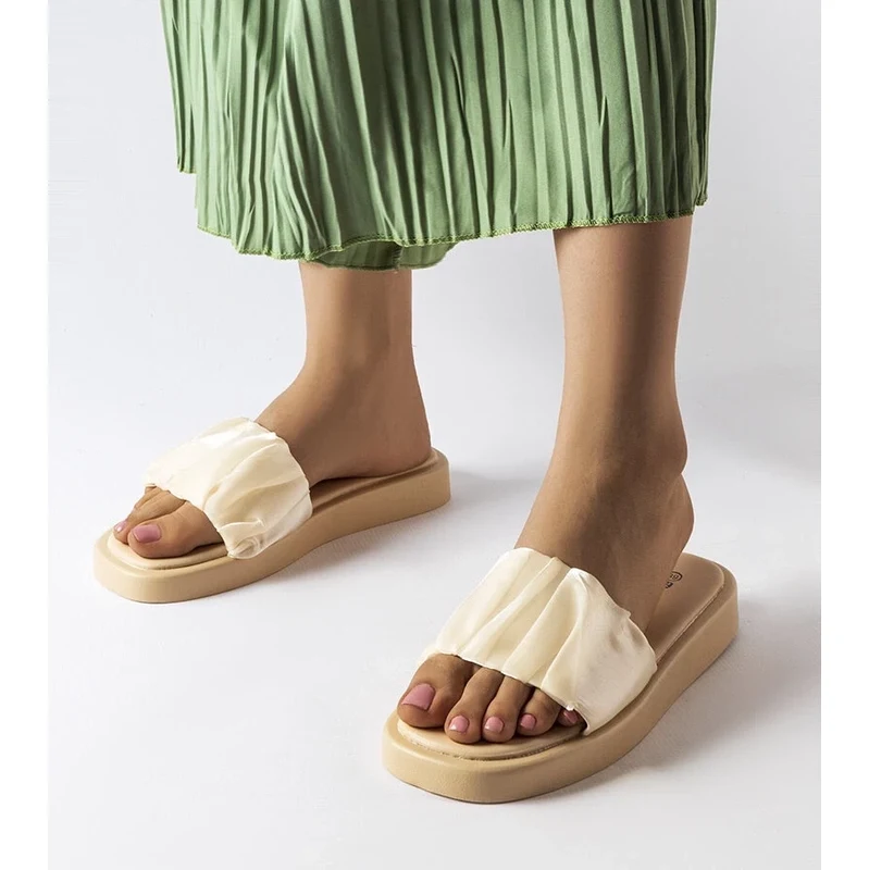 marka niezdefiniowana Beige sandals decorated with ruching Boulevard 106992682
