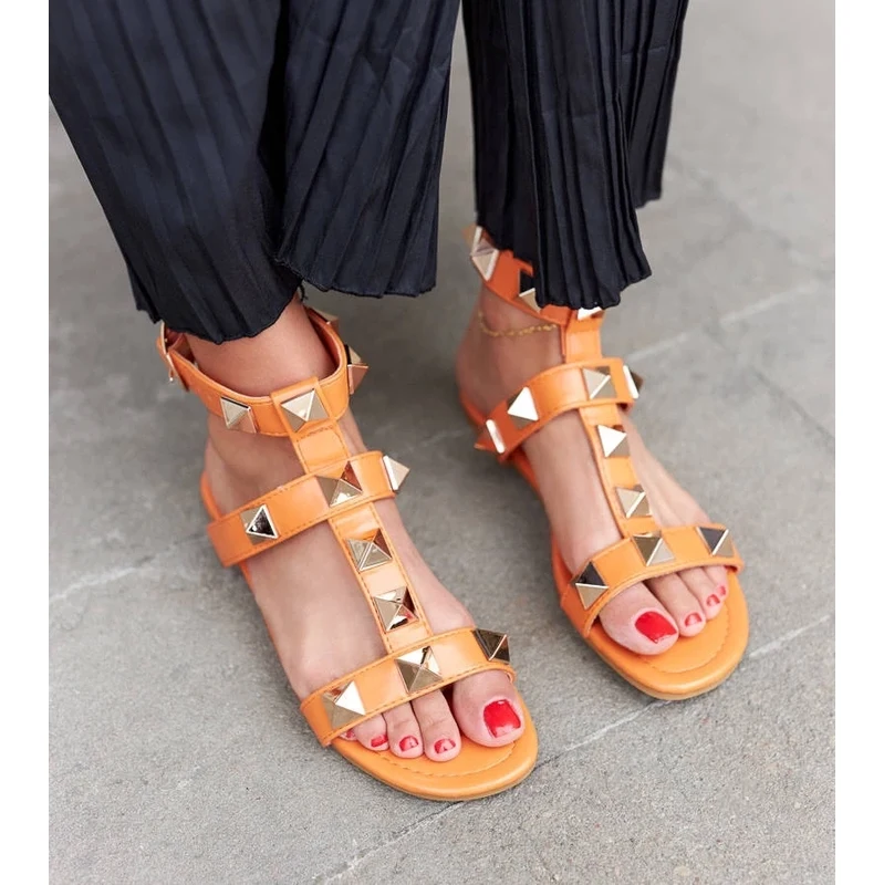 D/CEO Gemre Orange sandals with studs Ignazio