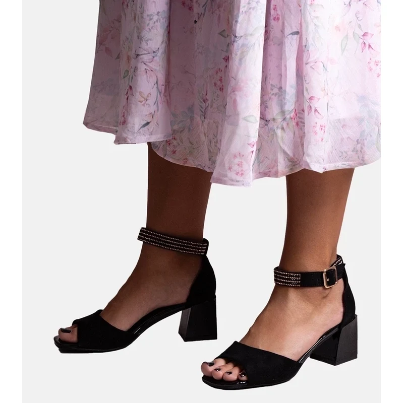 Gemre Black sandals on a lacquered block heel Athir