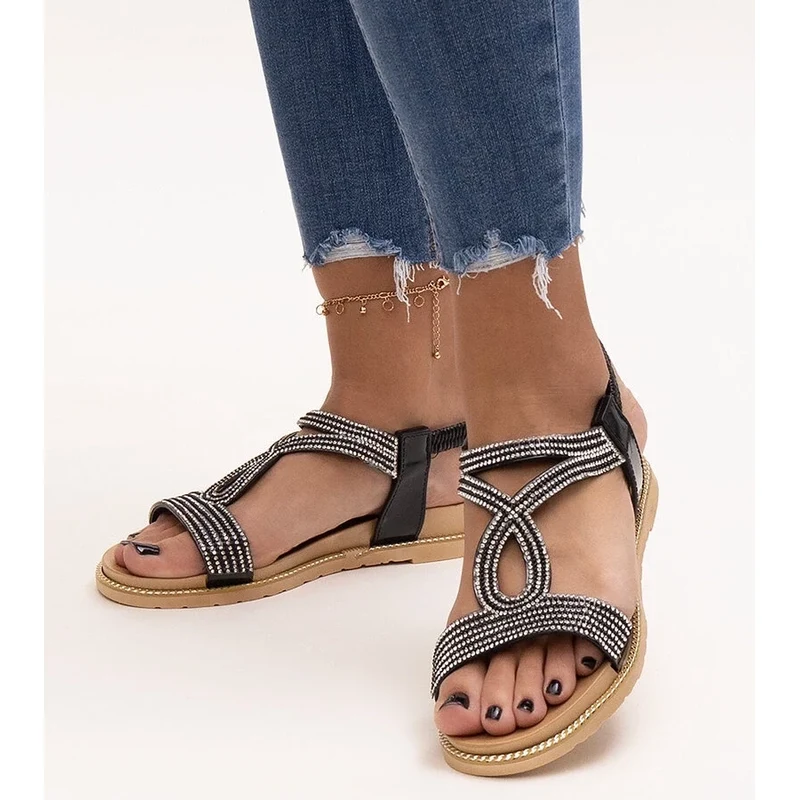 Gemre Black sandals adorned with rhinestones Detila