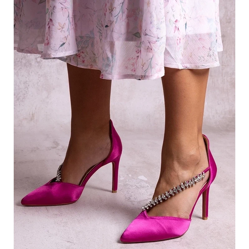 Gemre Pumps with a decorative sequin strap Sayida