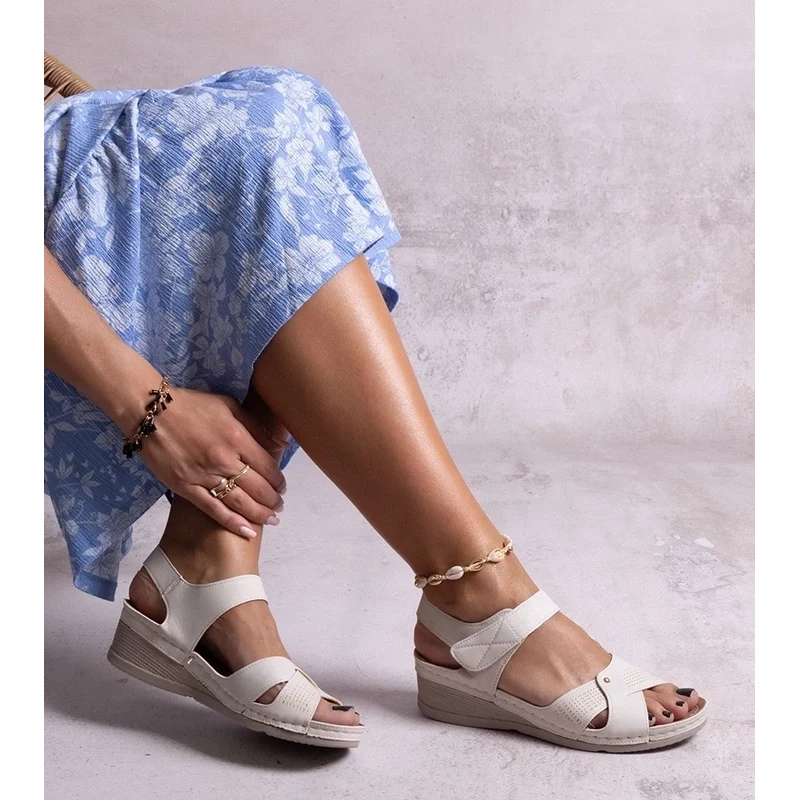 Gemre Beige wedge sandals Kirane