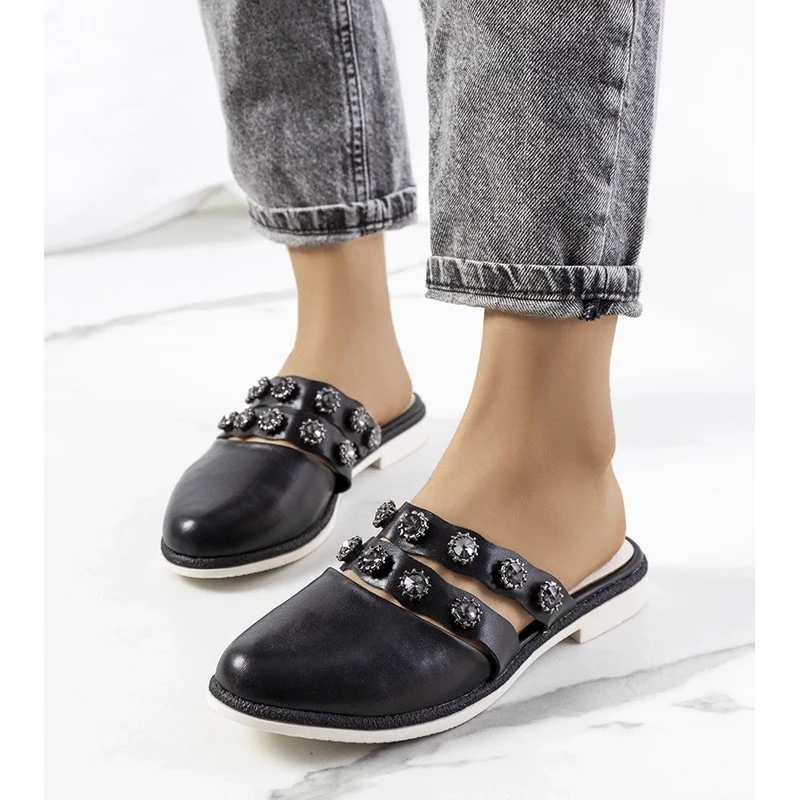 marka niezdefiniowana Black flip-flops adorned with studs Asselt
