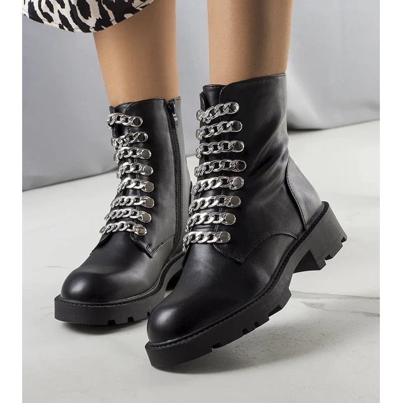 Gemre Black hiking boots with chains Sylas