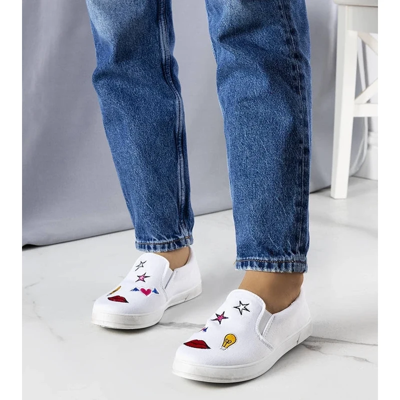 Gemre White fabric sneakers with Anais patches