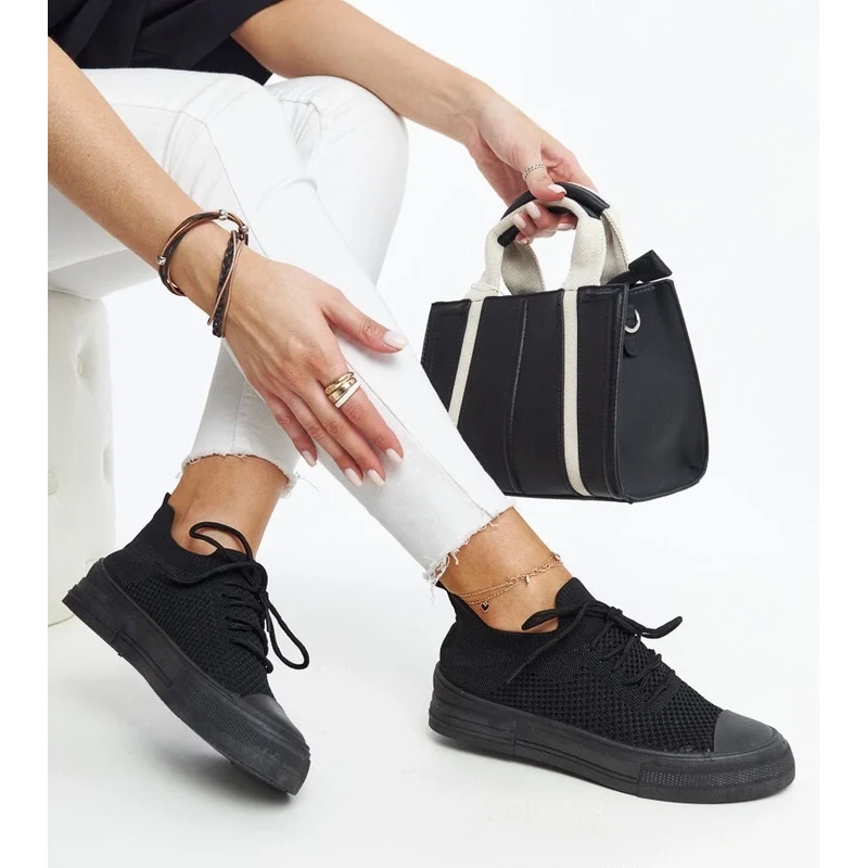 Gemre Black lightweight sports sneakers Senaida