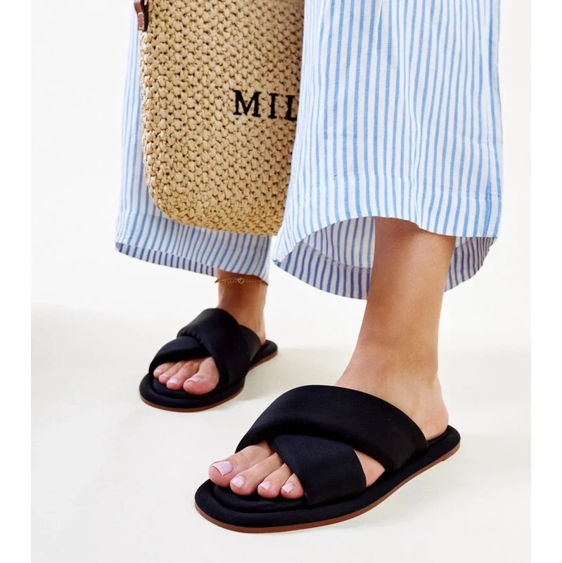 marka niezdefiniowana Black flip-flops Randa