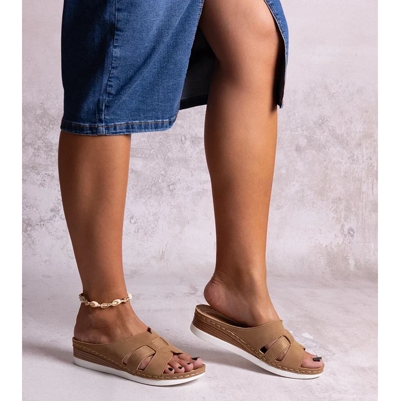 D/CEO Gemre Brown lightweight wedge sandals Mifsuda 108967440