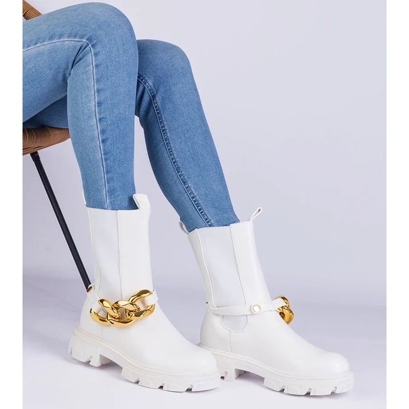 Gemre Florisenda white ankle boots decorated with a chunky chain