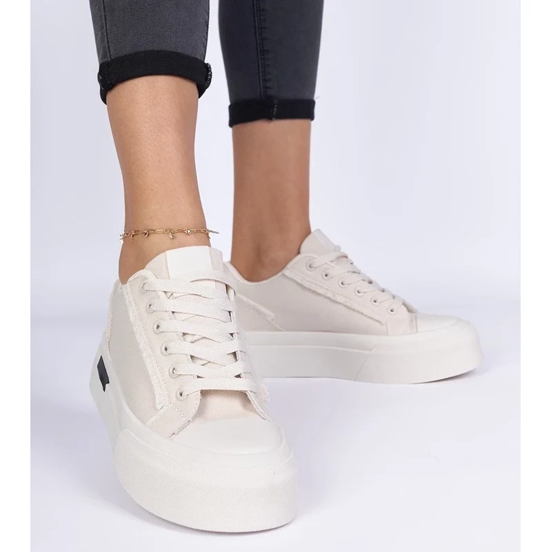 D/CEO marka niezdefiniowana Beige womens canvas sneakers on a